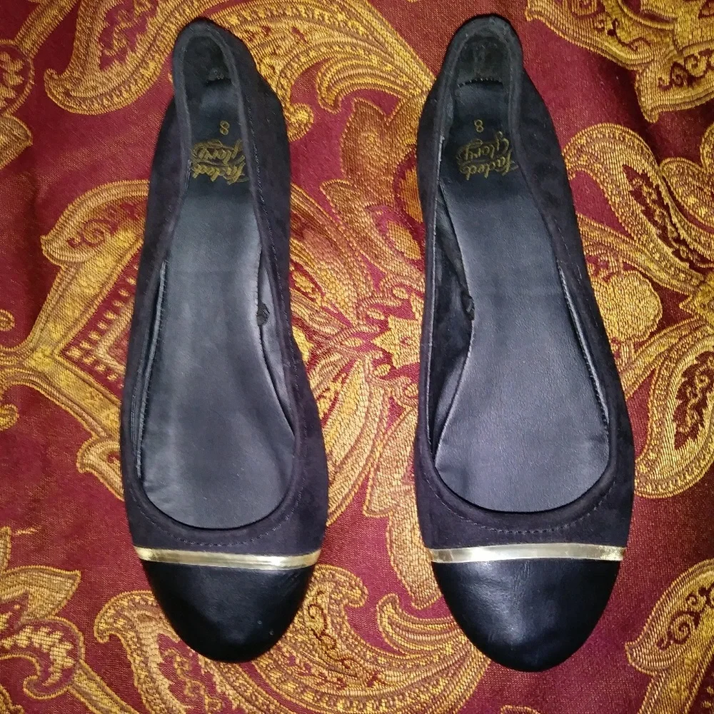 Flats💛 - Picture 4 of 7